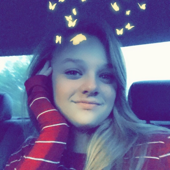 Meet your Posher, Evelyn - Picture 2 of 3